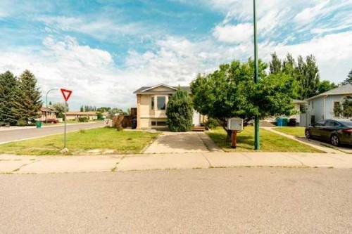 194 Mt Blakiston Road West, Lethbridge, AB - Outdoor
