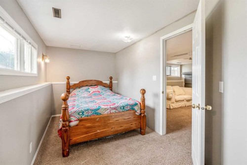 194 Mt Blakiston Road West, Lethbridge, AB - Indoor Photo Showing Bedroom