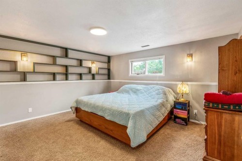 194 Mt Blakiston Road West, Lethbridge, AB - Indoor Photo Showing Bedroom