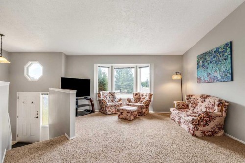 194 Mt Blakiston Road West, Lethbridge, AB - Indoor Photo Showing Other Room