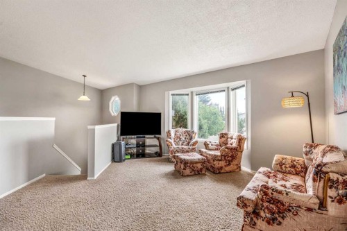194 Mt Blakiston Road West, Lethbridge, AB - Indoor Photo Showing Other Room