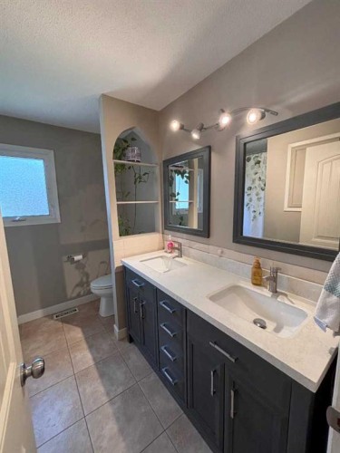 425 Normandy Road South, Lethbridge, AB 