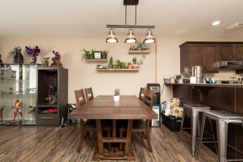 2-20 Cougar Cove North, Lethbridge, AB - Indoor Photo Showing Dining Room