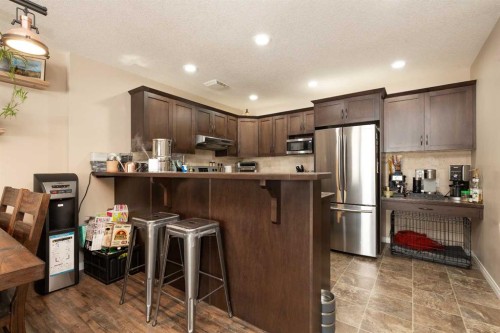 2-20 Cougar Cove North, Lethbridge, AB - Indoor Photo Showing Kitchen With Stainless Steel Kitchen