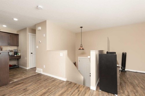 2-20 Cougar Cove North, Lethbridge, AB - Indoor