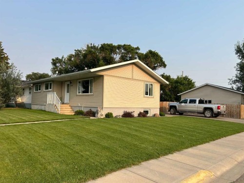 949 3 Avenue NORTH Vauxhall, AB T0K 2K0
