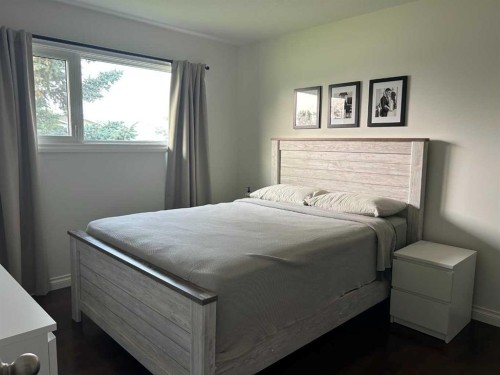 949 3 Avenue North, Vauxhall, AB - Indoor Photo Showing Bedroom
