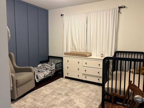 949 3 Avenue North, Vauxhall, AB - Indoor Photo Showing Bedroom