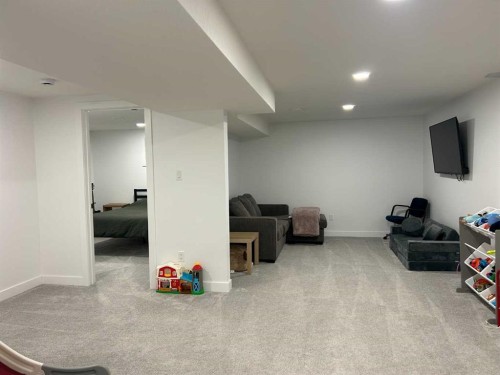 949 3 Avenue North, Vauxhall, AB - Indoor