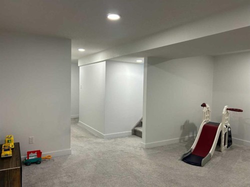 949 3 Avenue North, Vauxhall, AB - Indoor