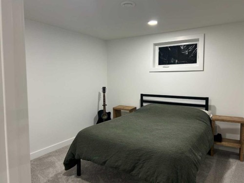 949 3 Avenue North, Vauxhall, AB - Indoor Photo Showing Bedroom