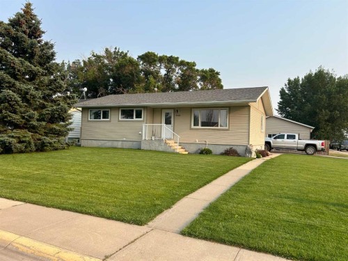 949 3 Avenue North, Vauxhall, AB - Outdoor