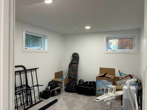 949 3 Avenue North, Vauxhall, AB - Indoor Photo Showing Other Room