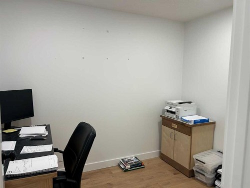 949 3 Avenue North, Vauxhall, AB - Indoor Photo Showing Office