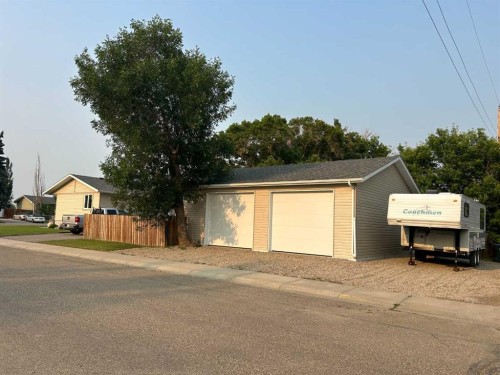 949 3 Avenue North, Vauxhall, AB - Outdoor