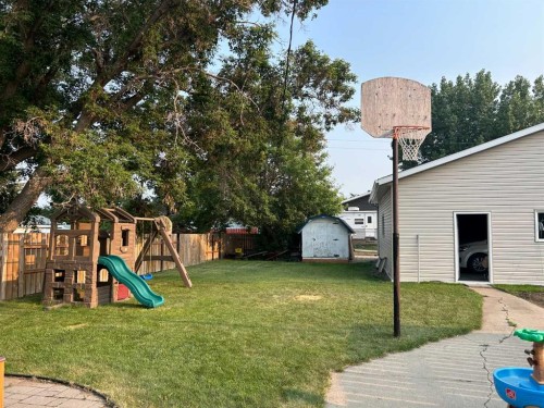 949 3 Avenue North, Vauxhall, AB - Outdoor