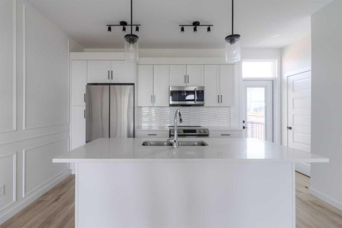 633 Blackwolf Boulevard North, Lethbridge, AB - Indoor Photo Showing Kitchen With Stainless Steel Kitchen With Double Sink With Upgraded Kitchen