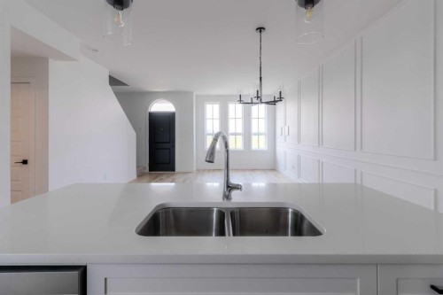 633 Blackwolf Boulevard North, Lethbridge, AB - Indoor Photo Showing Kitchen With Double Sink