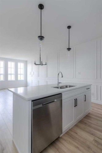 633 Blackwolf Boulevard North, Lethbridge, AB - Indoor Photo Showing Kitchen With Double Sink