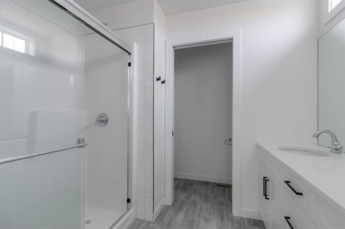 633 Blackwolf Boulevard North, Lethbridge, AB - Indoor Photo Showing Bathroom