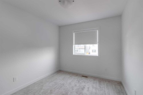 633 Blackwolf Boulevard North, Lethbridge, AB - Indoor Photo Showing Other Room