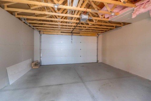 633 Blackwolf Boulevard North, Lethbridge, AB - Indoor Photo Showing Garage