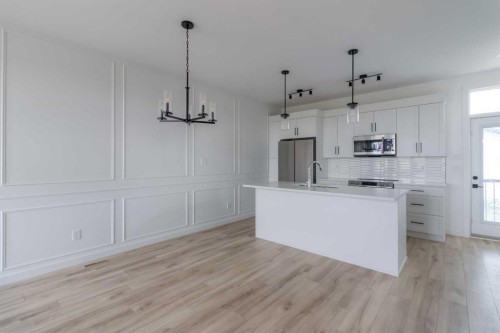 633 Blackwolf Boulevard North, Lethbridge, AB - Indoor Photo Showing Kitchen With Upgraded Kitchen