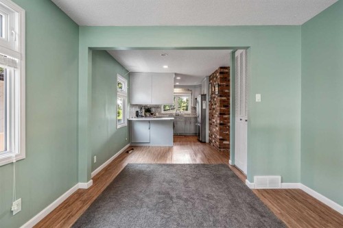 42 Honeysuckle Road North, Lethbridge, AB - Indoor Photo Showing Other Room