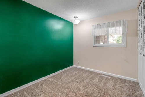42 Honeysuckle Road North, Lethbridge, AB - Indoor Photo Showing Other Room