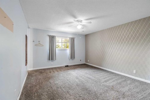 42 Honeysuckle Road North, Lethbridge, AB - Indoor Photo Showing Other Room