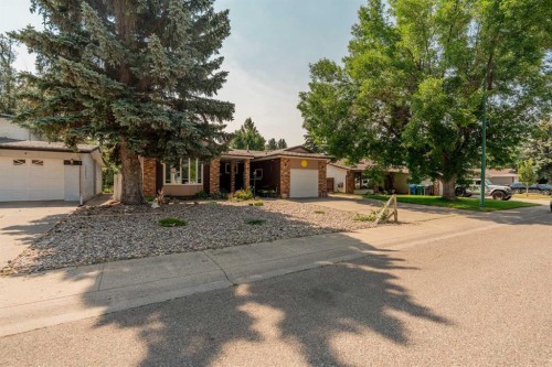 42 Honeysuckle Road North, Lethbridge, AB - Outdoor