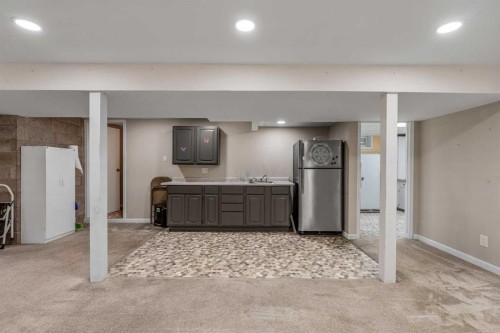42 Honeysuckle Road North, Lethbridge, AB - Indoor