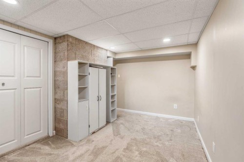 42 Honeysuckle Road North, Lethbridge, AB - Indoor