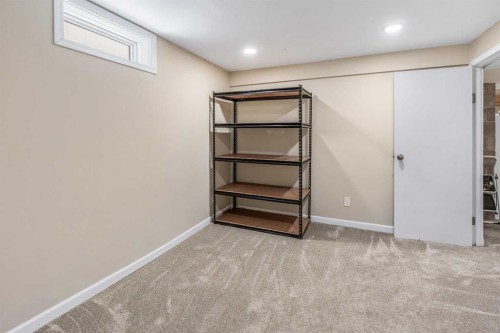 42 Honeysuckle Road North, Lethbridge, AB - Indoor