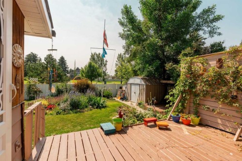 42 Honeysuckle Road North, Lethbridge, AB - Outdoor With Deck Patio Veranda