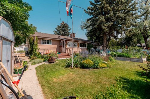 42 Honeysuckle Road North, Lethbridge, AB - Outdoor