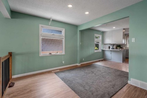 42 Honeysuckle Road North, Lethbridge, AB - Indoor Photo Showing Other Room