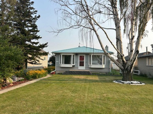 315 3 Avenue NORTH Vauxhall, AB T0K 2K0