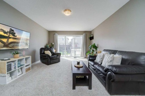 82 Keystone Terrace West, Lethbridge, AB - Indoor Photo Showing Living Room