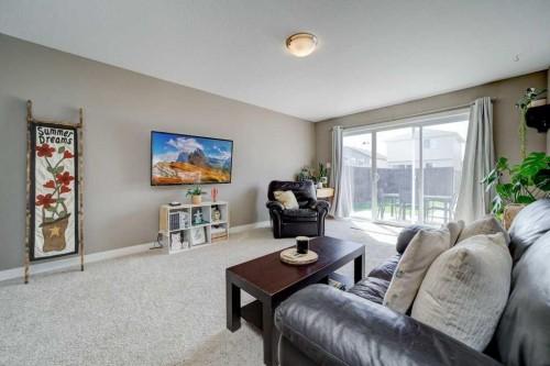 82 Keystone Terrace West, Lethbridge, AB - Indoor Photo Showing Living Room