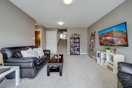 82 Keystone Terrace West, Lethbridge, AB - Indoor Photo Showing Living Room