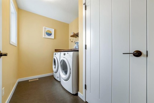 489 Devonia Way West, Lethbridge, AB - Indoor Photo Showing Laundry Room