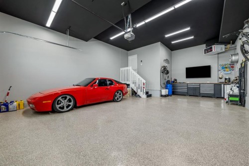 489 Devonia Way West, Lethbridge, AB - Indoor Photo Showing Garage