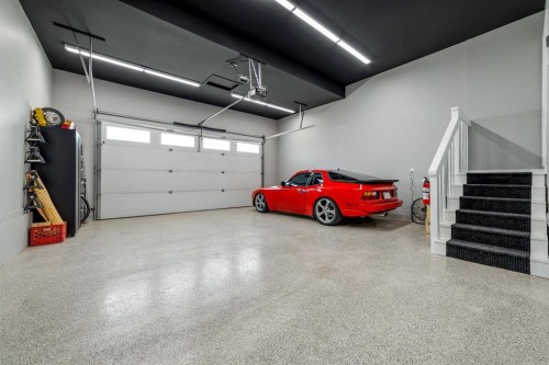 489 Devonia Way West, Lethbridge, AB - Indoor Photo Showing Garage