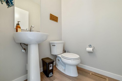 489 Devonia Way West, Lethbridge, AB - Indoor Photo Showing Bathroom