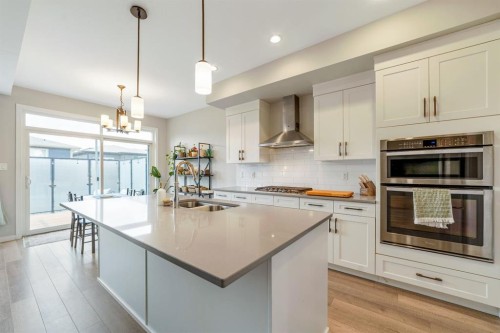 489 Devonia Way West, Lethbridge, AB - Indoor Photo Showing Kitchen With Stainless Steel Kitchen With Double Sink With Upgraded Kitchen