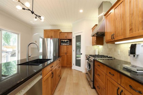 2135 33 Avenue, Coaldale, AB - Indoor Photo Showing Kitchen With Double Sink With Upgraded Kitchen