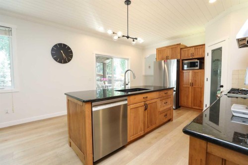 2135 33 Avenue, Coaldale, AB - Indoor Photo Showing Kitchen