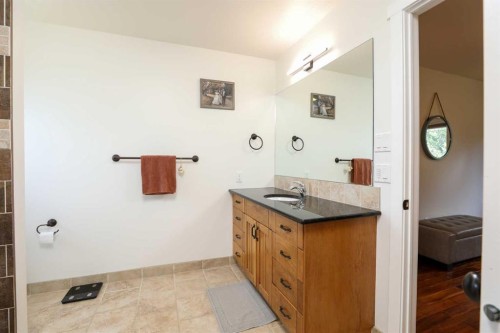 2135 33 Avenue, Coaldale, AB - Indoor Photo Showing Bathroom