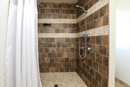 2135 33 Avenue, Coaldale, AB - Indoor Photo Showing Bathroom